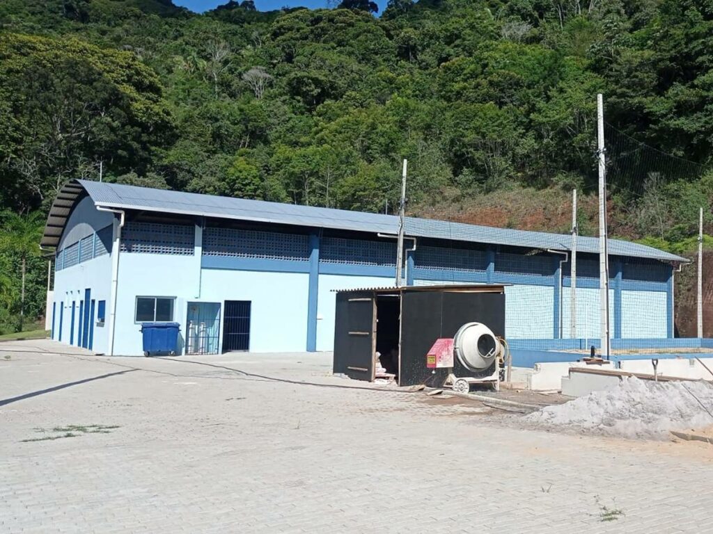 esporte-17-05-PMDM-quadra