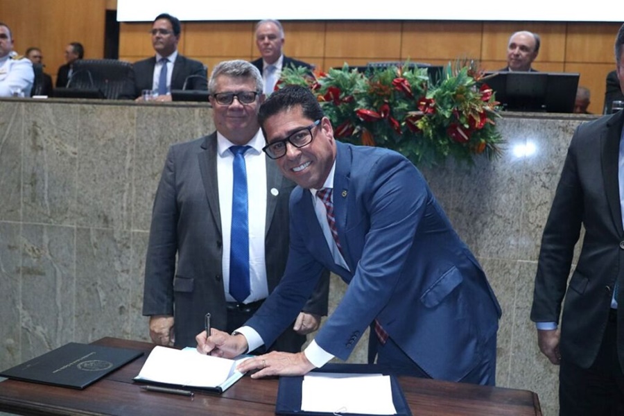 Assembleia Legislativa firma parceria com a UFES para promover avanços na educação e pesquisa no Espírito Santo Assembleia Legislativa firma parceria com a UFES para promover avanços na educação e pesquisa no Espírito Santo