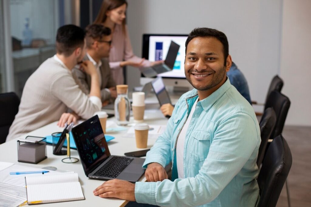 geral 26-08 - ft freepik - trabalho