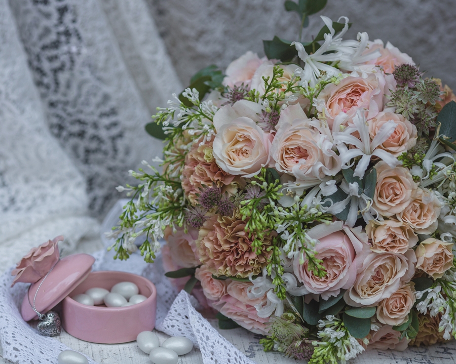 pastel-color-bridal-bouquet-wedding-dress-candy-jar pastel-color-bridal-bouquet-wedding-dress-candy-jar
