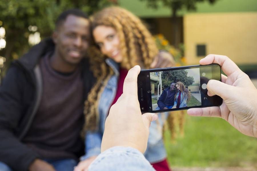 taking-photo-afro-american-couple taking-photo-afro-american-couple
