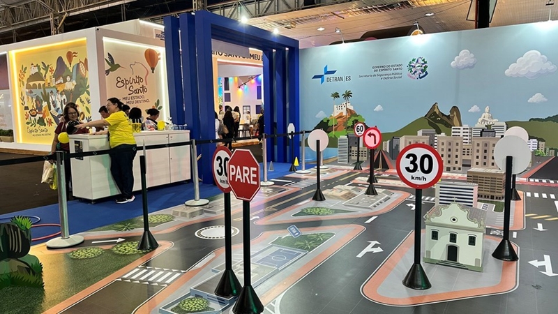 açoes educativas na feira dos municípios
