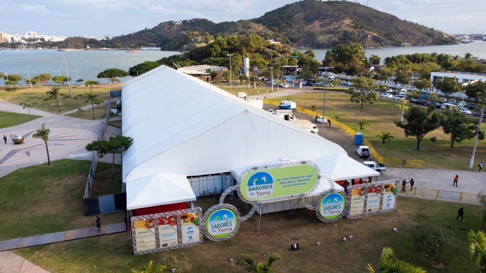 Feira Sabores da Terra na Praça do Papa