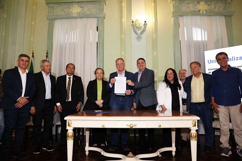 Projeto universaliza es