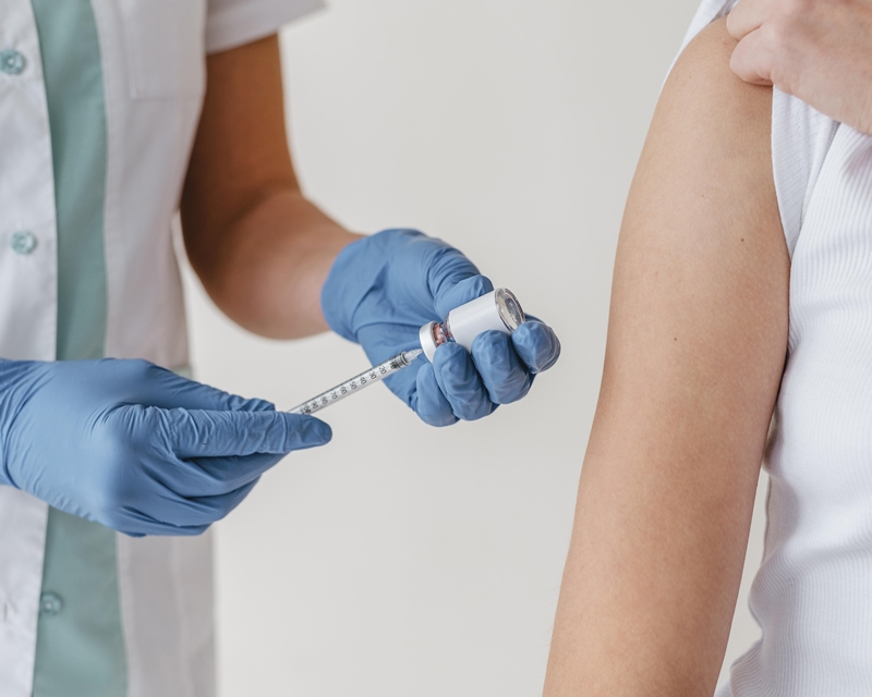 patient-preparing-get-vaccine