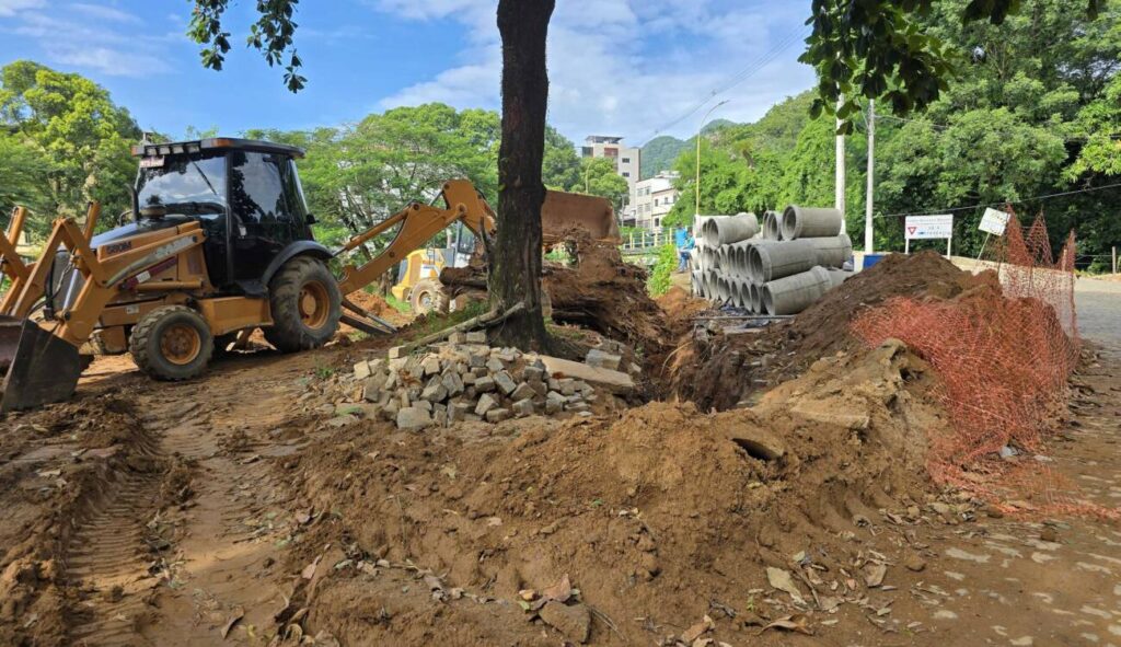 {EDAB6D25-3ECA-1BAA-43E4-2ABEC4C44104}