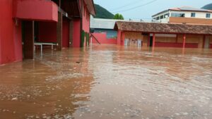 Temporal provoca alagamentos em Domingos Martins e Muniz Freire