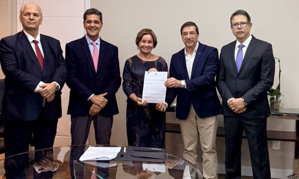 FINDES-e-TJES-firmam-acordo-para-ampliar-inovacao-qualificacao-social-e-modernizacao-da-gestao-publica-Foto-Rita-Benezath-FINDES