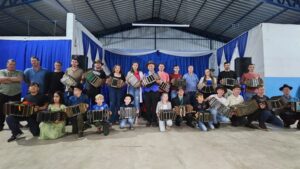 ASSISTA: lançamento de documentário sobre concertina reúne centenas de pessoas em Domingos Martins