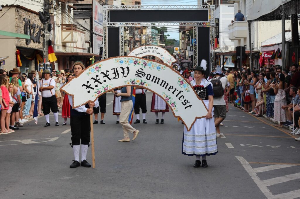 Sommerfest - Eloisa Leite