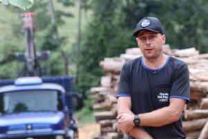 Com apoio do Sicoob, produtor amplia atividade e se consolida no mercado de carvão ecológico