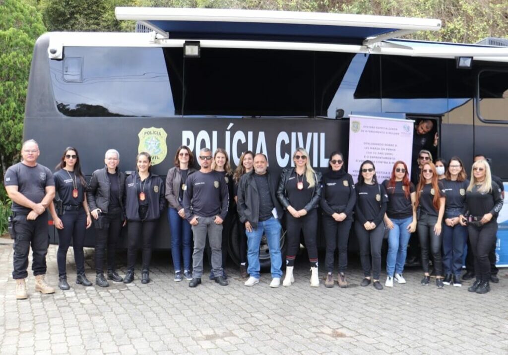 A-Policia-Civil-realiza-acao-preventiva-de-orientacao-no-enfrentamento-a-violencia-contra-mulher-em-Marechal-Floriano-1