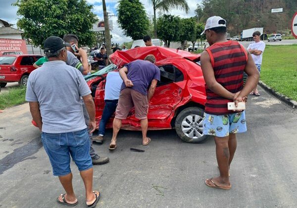 Acidente-mata-um-homem-e-deixa-mulher-em-estado-grave