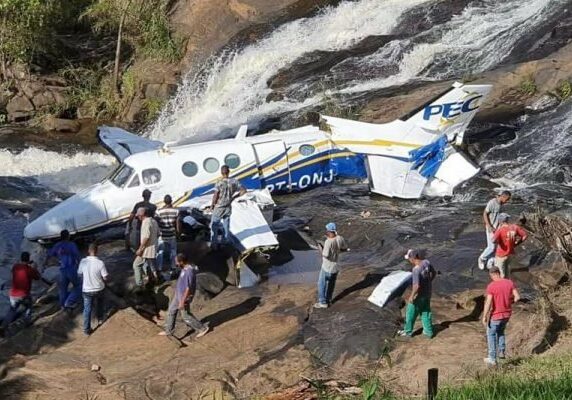 Aviao-MArilha-Mendonca