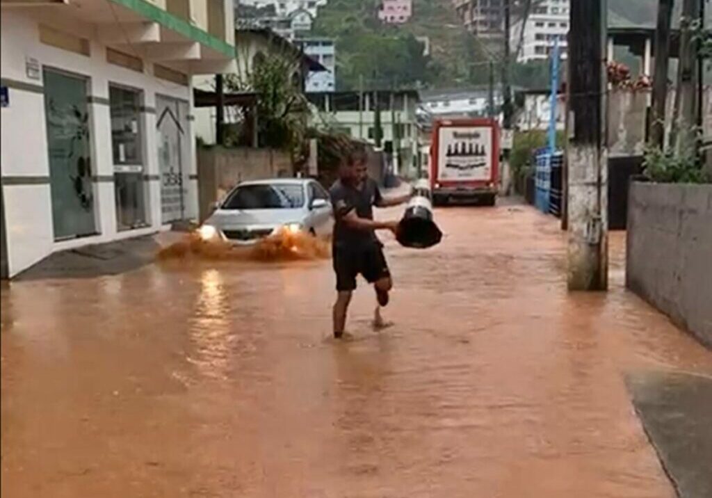 Chuva-forte-provoca-alagamentos-e-quedas-de-arvores-em-rodovias-em-Marechal-Floriano-1
