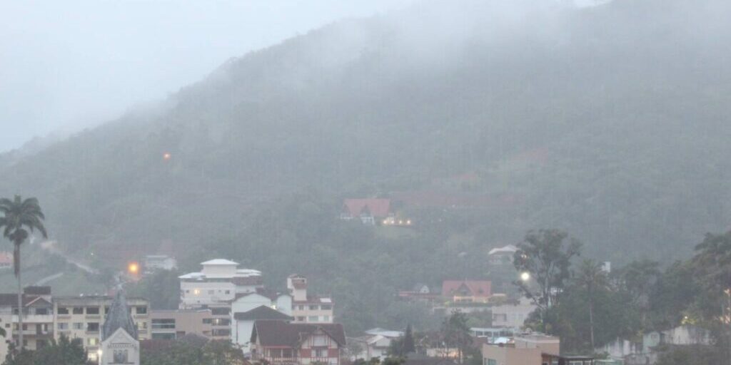 Chuva-neblina-Julio-Huber