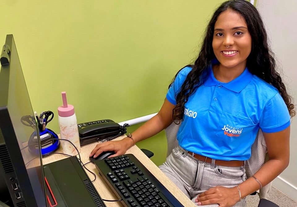Foto para site_estagiária Jovens Valores