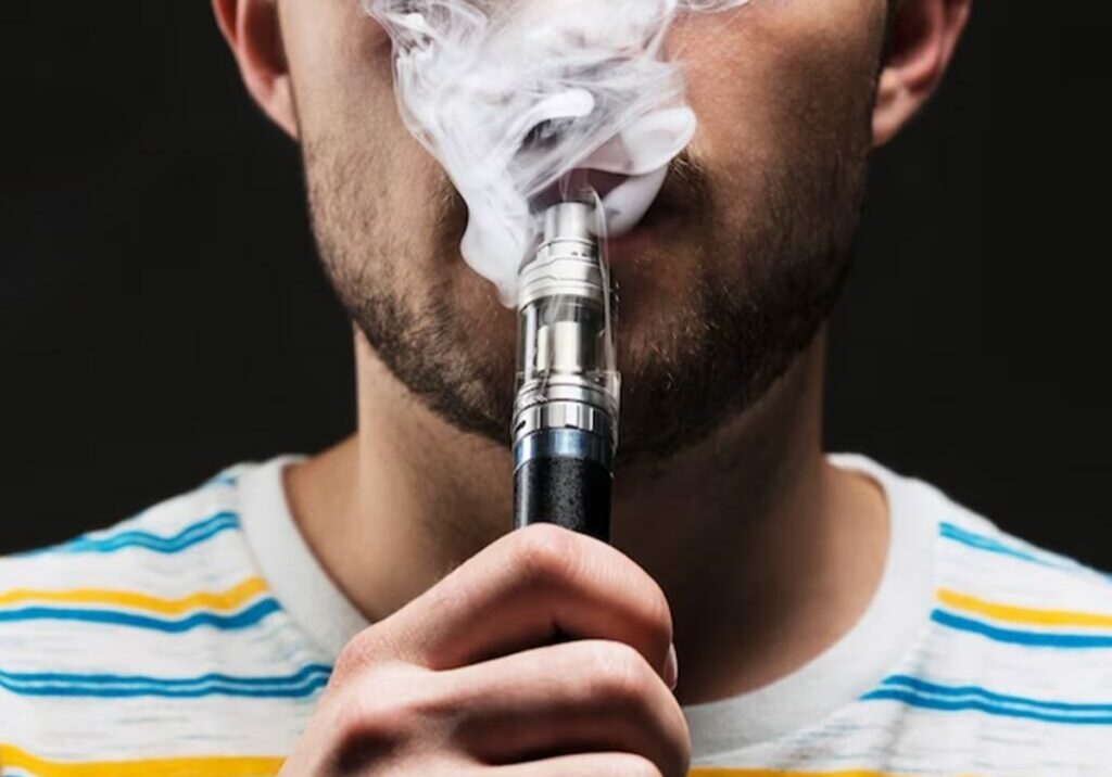 cigarro-eletronico-01-12-freepik