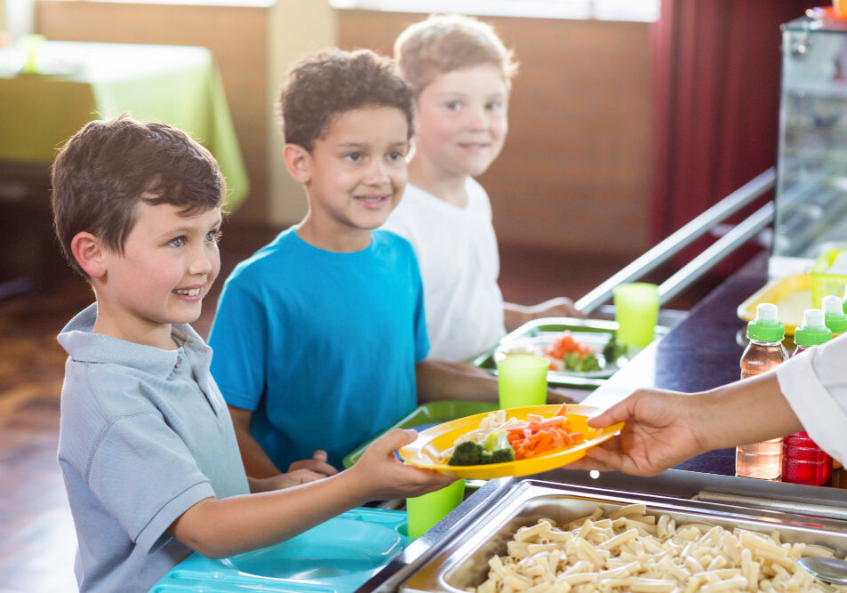 criança- merenda- freepik