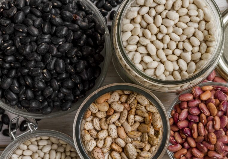 flat-lay-raw-beans-sortiment