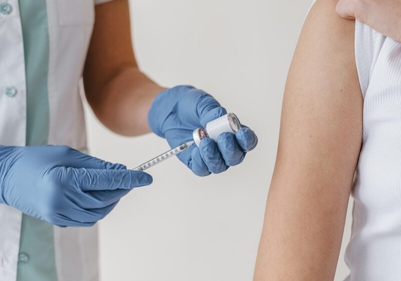 patient-preparing-get-vaccine