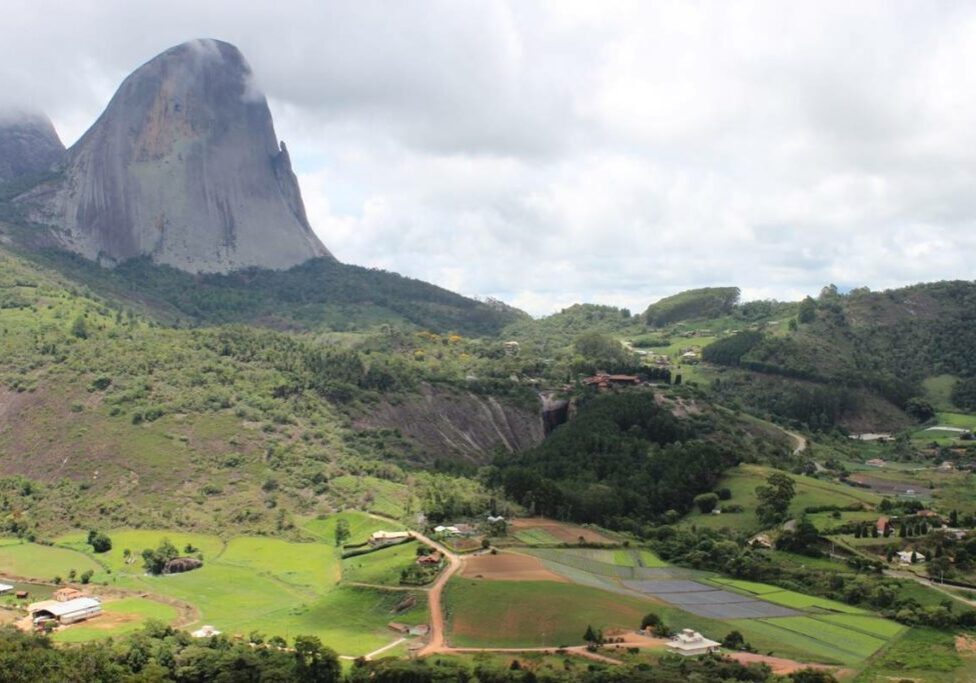 politica-06-08-ft-Julio-Huber-Pedra-Azul-1024x683