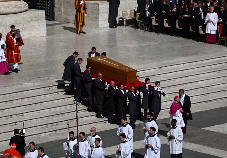 sepultamento papa