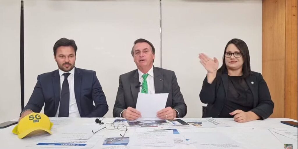 © Reprodução YouTube/Presidente Jair Bolsonaro - LIVE DA SEMANA (04/11/2021)